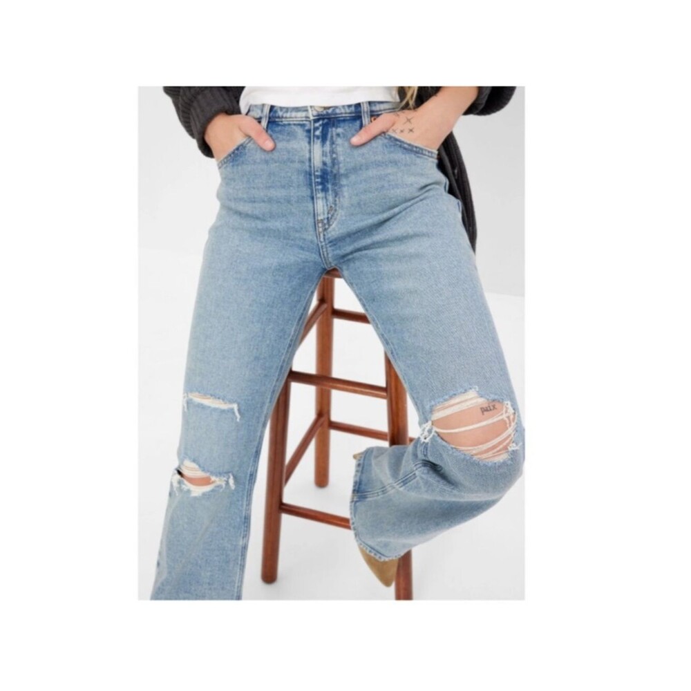 GAP Mid Rise '90s Loose Flare Mid Rise Jeans Light Destroy Sz 28 6R - Picture 3 of 12